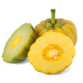 Frutto di Garcinia, frutto indonesiano esotico nativo su sfondo bianco