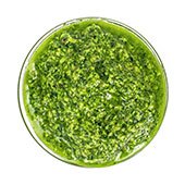 bevanda verde di spirulina vista dall'alto in bicchiere di vetro bevanda verde di spirulina vista dall'alto in bicchiere di vetro