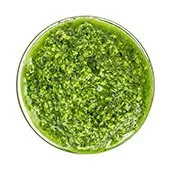 bevanda verde di spirulina vista dall'alto in bicchiere di vetro bevanda verde di spirulina vista dall'alto in bicchiere di vetro