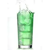 acqua in bicchiere trasparente con spirulina in polvere acqua in bicchiere trasparente con spirulina in polvere