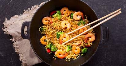 Gamberi saltati in padella con spaghetti Shirataki